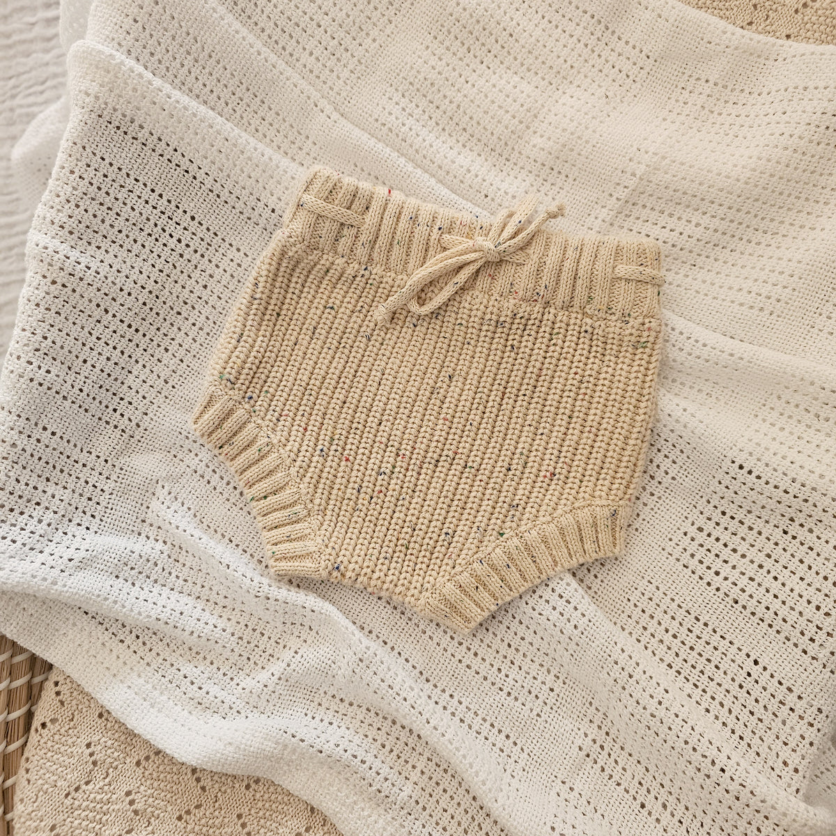 Specked sand organic cotton knitted baby shorties bloomers 0-3 months